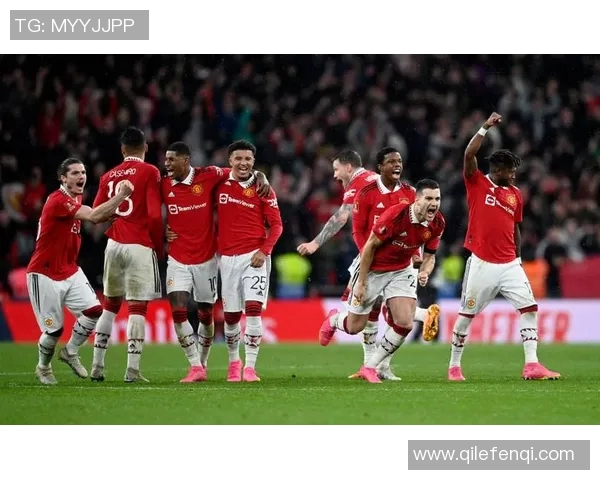 曼联与热刺对决谁能笑到最后分析两队近期状态与战术布局 曼联与热刺对决谁能笑到最后分析两队近期状态与战术布局